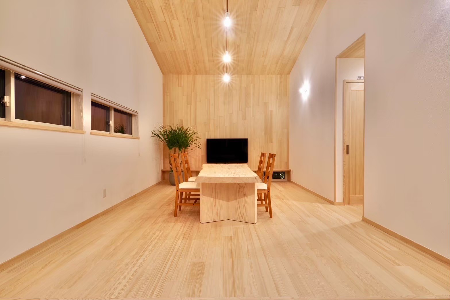 大西工務店が手がけた木の温もりを感じる注文住宅の室内